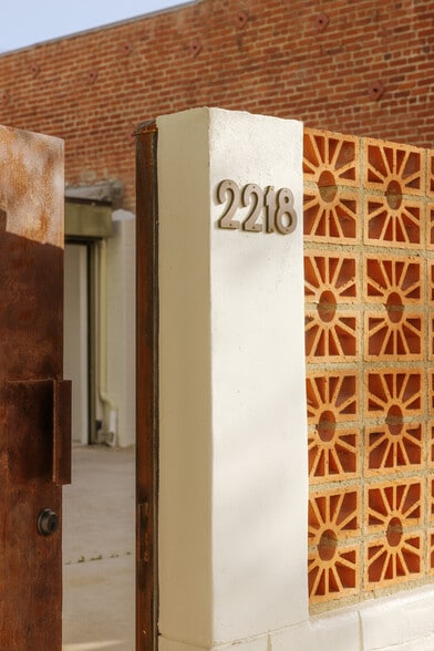 Primary Photo Of 2218 Pico Blvd, Santa Monica General Retail For Sale