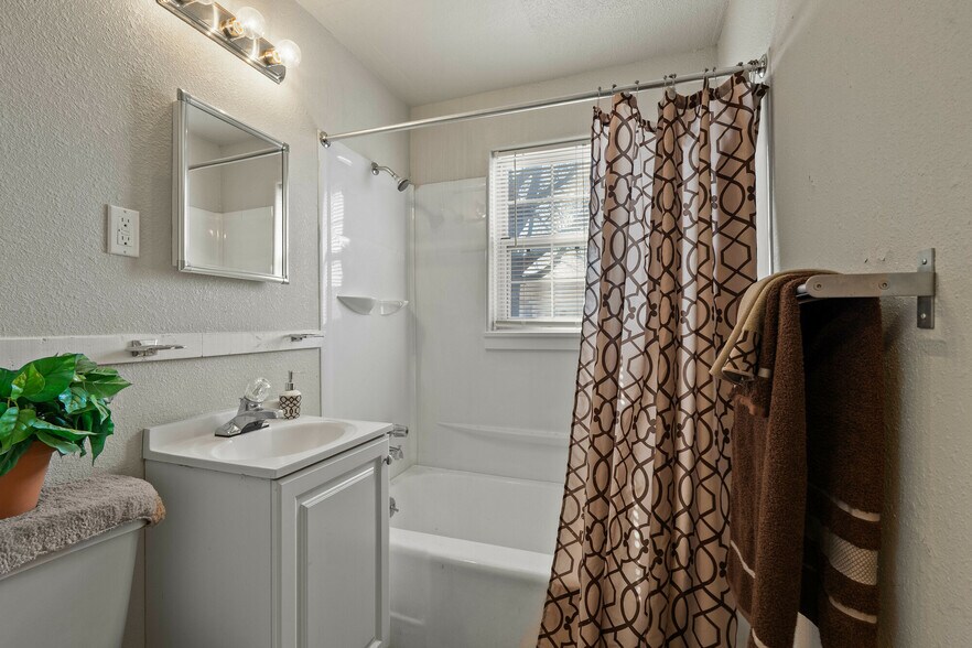 More Photos Of 3712 E 47th Ter, Kansas City Apartments For Sale