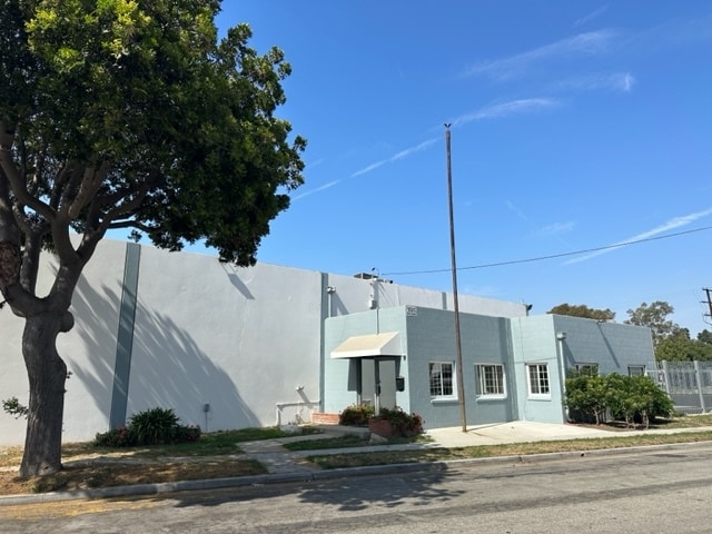 Primary Photo Of 20915 S Lamberton Ave, Carson Service For Lease