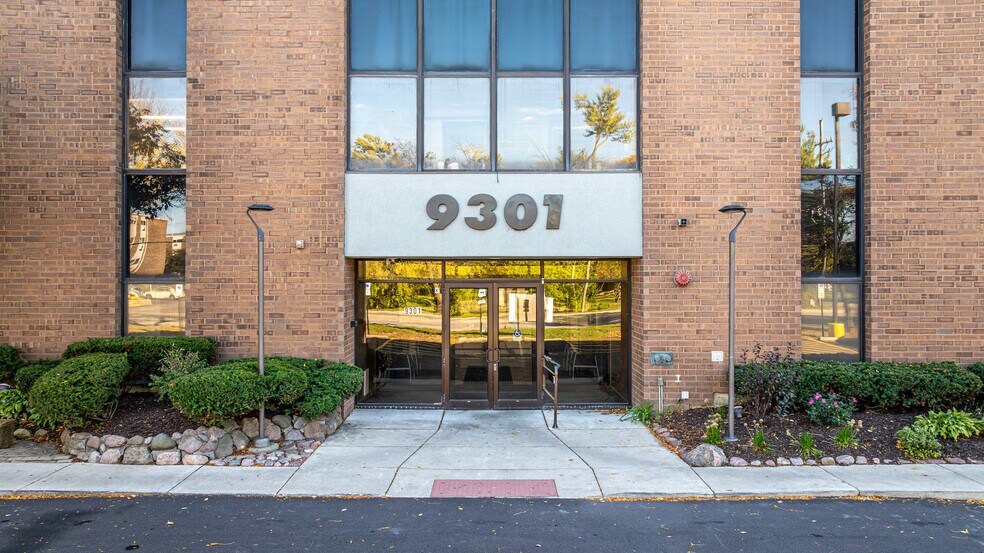 Primary Photo Of 9301 Golf Rd, Des Plaines Medical For Lease