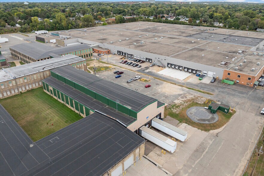 More Photos Of 1024 Hazel St N, Saint Paul Warehouse For Lease