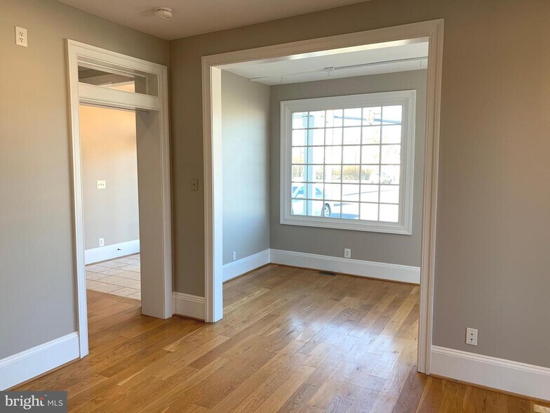 More Photos Of 170 W Main St, Purcellville Office Residential For Lease