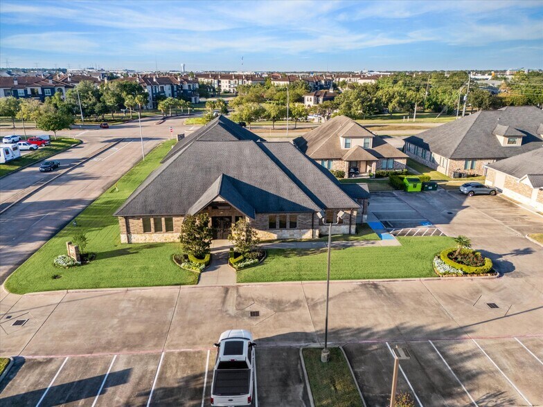 More Photos Of 435 Mason Park Blvd, Katy Loft Creative Space For Sale