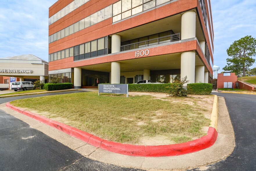 More Photos Of 1900 Malvern Ave, Hot Springs Hospital For Sale