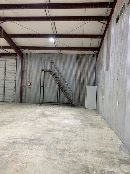 More Photos Of 6176 FM 725, New Braunfels Warehouse For Lease