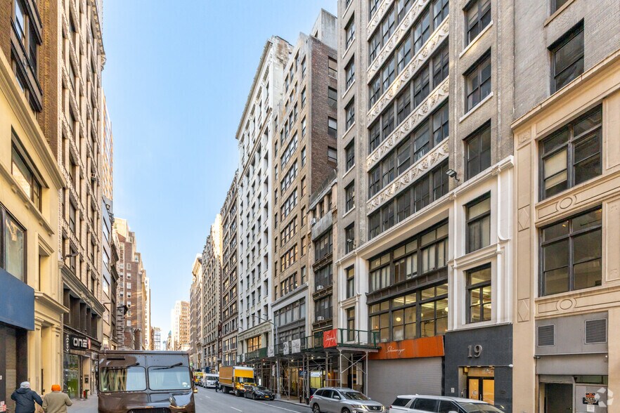 More Photos Of 25 W 36th St, New York Office For Lease