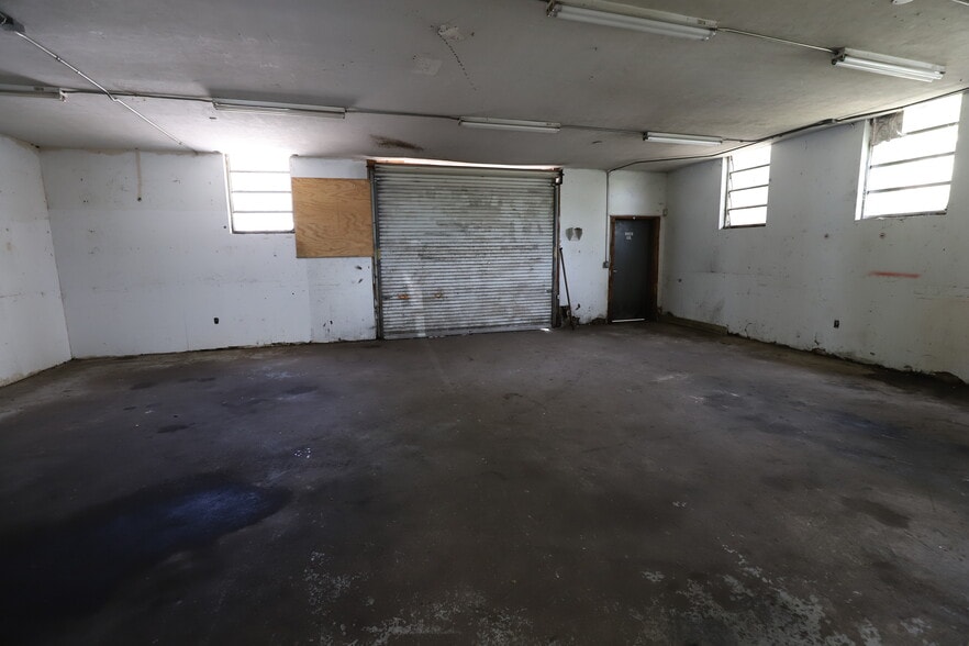 More Photos Of 4306 NW 13th St, Gainesville Storefront For Sale