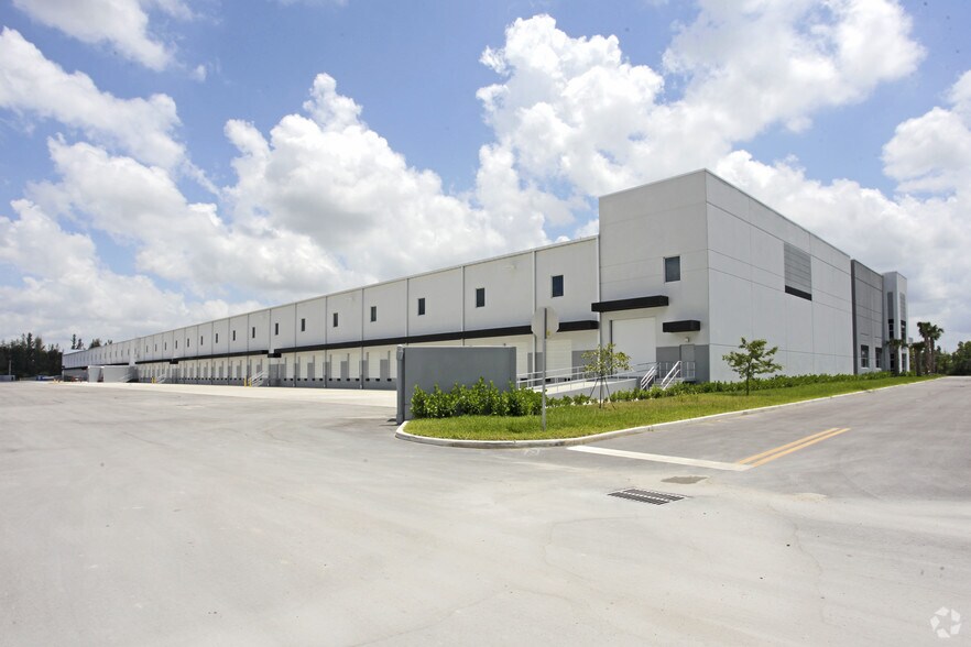 More Photos Of 20351 Sheridan St, Fort Lauderdale Unknown For Lease