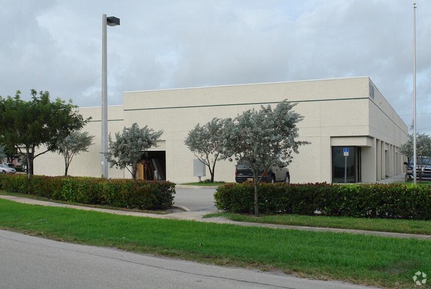More Photos Of 1500 SW 30th Ave, Boynton Beach Warehouse For Lease