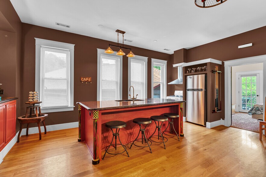 More Photos Of 87 Spring St, Eureka Springs Storefront Retail Residential For Sale