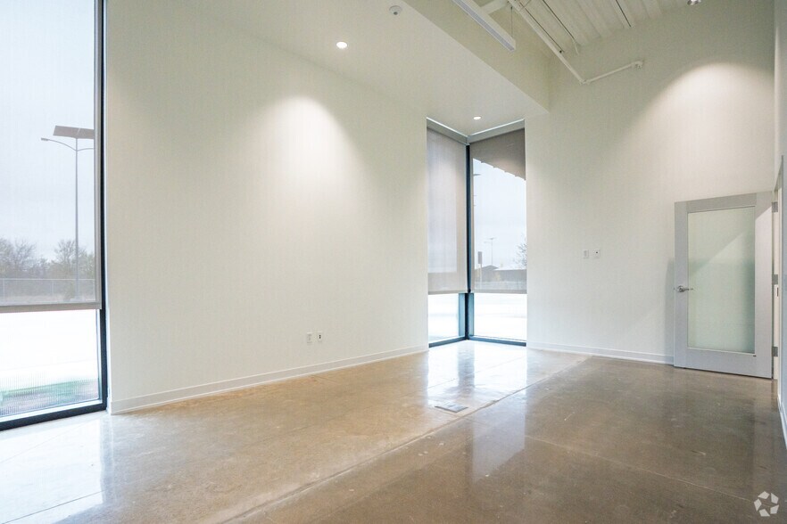 More Photos Of 2200-2300 SE Loop 820 Hwy, Fort Worth Unknown For Lease