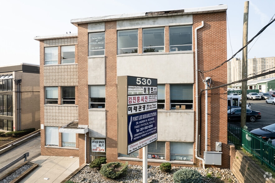 More Photos Of 530 Main St, Fort Lee Loft Creative Space For Lease