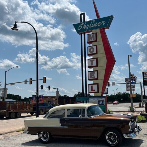 More Photos Of 717 W Main St, Stroud Hotel For Sale