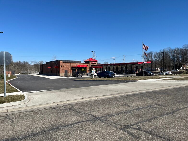 Primary Photo Of 4481 State Route 43, Kent Service Station For Sale