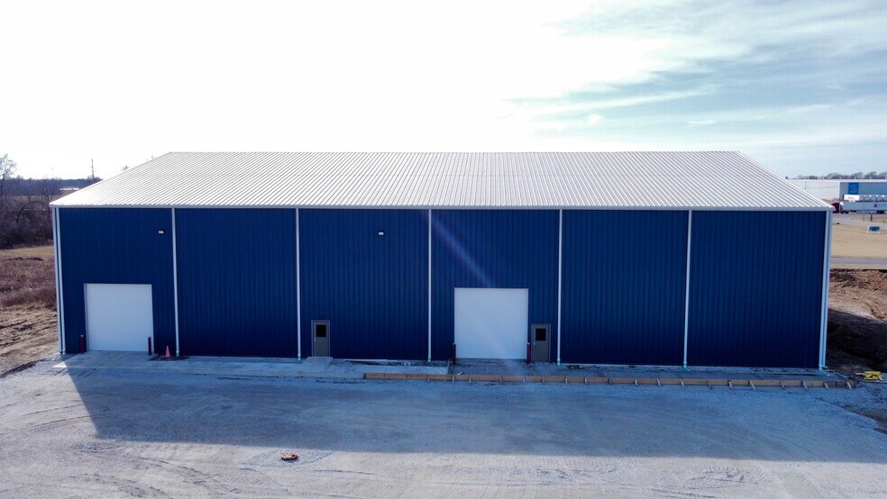 More Photos Of 5700 Eastside Parkway Dr, Gas City Light Distribution For Lease