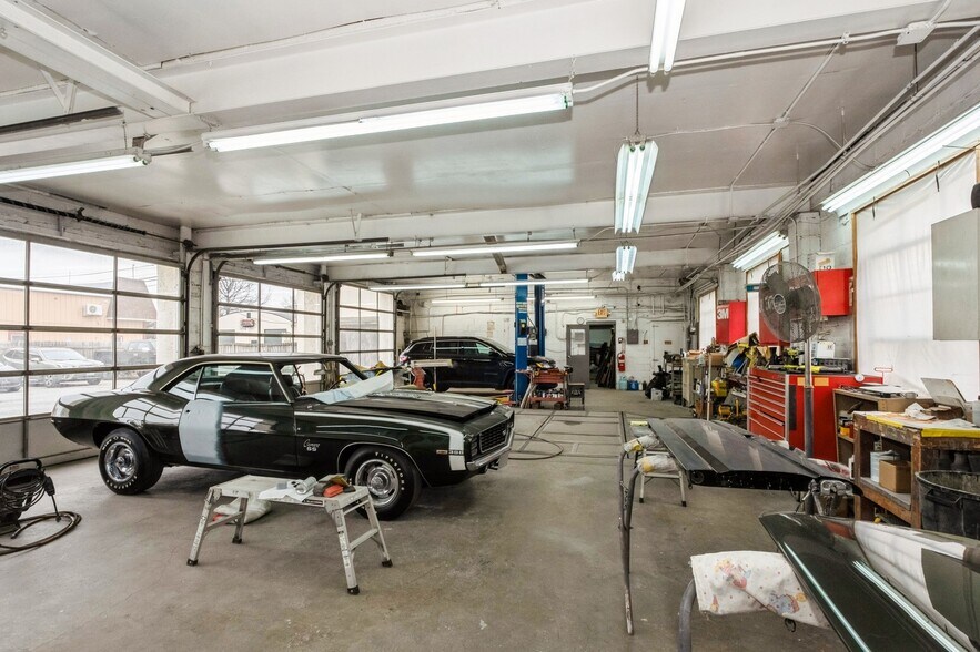 More Photos Of 2217 Farragut ave, Bristol Service For Sale