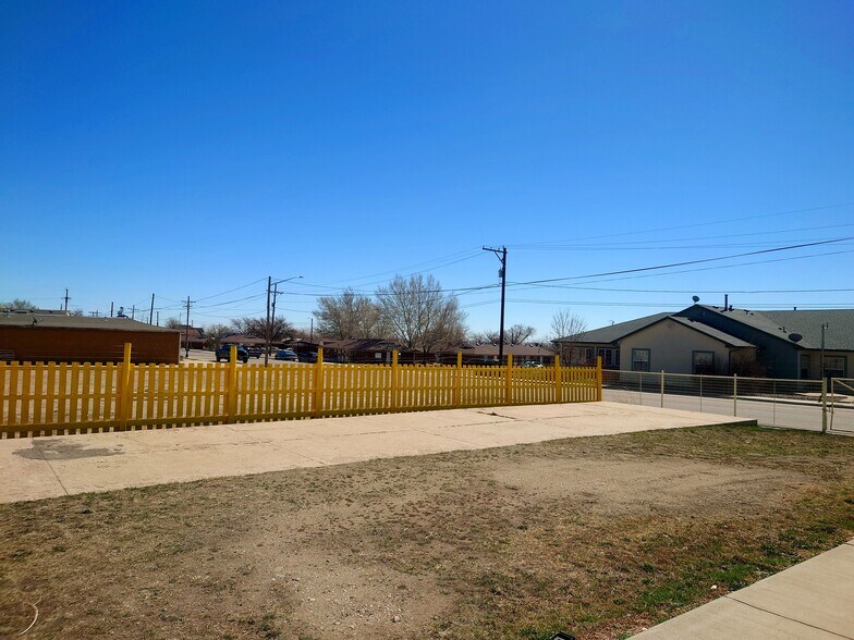 More Photos Of 105 E Woodward Ave, Keenesburg Light Distribution For Sale