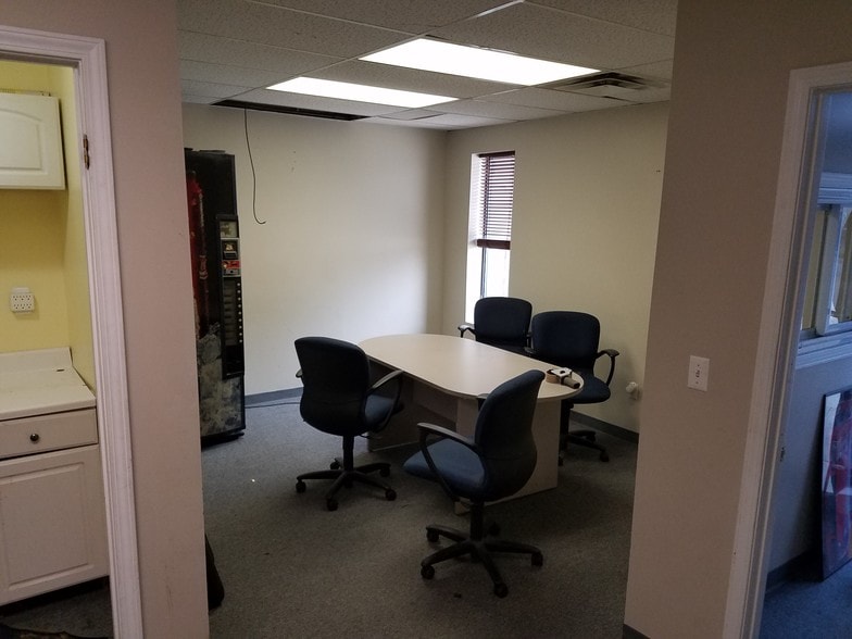 More Photos Of 14500-14550 E 11 Mile Rd, Warren Manufacturing For Lease