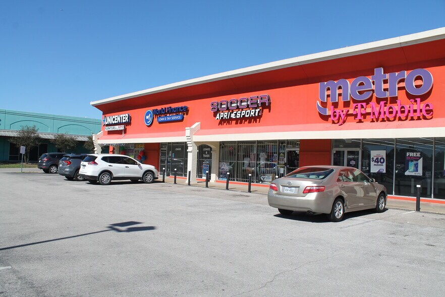 More Photos Of 5620-5632 Bellaire Blvd, Houston Storefront For Lease