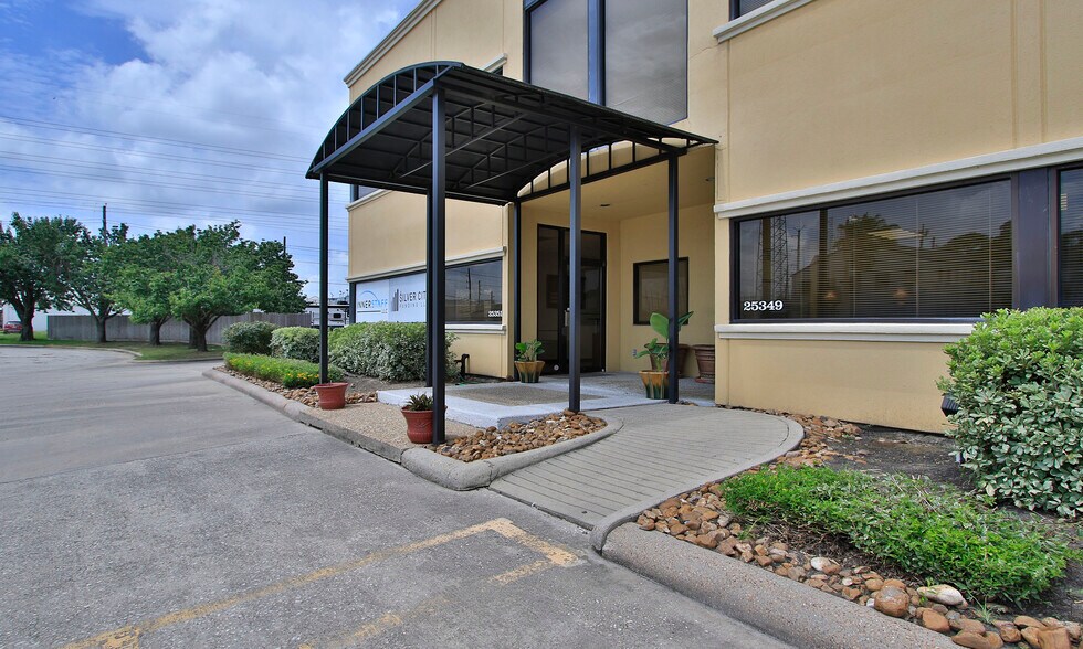 More Photos Of 25349-25351 Borough Park Dr, Spring Light Manufacturing For Sale