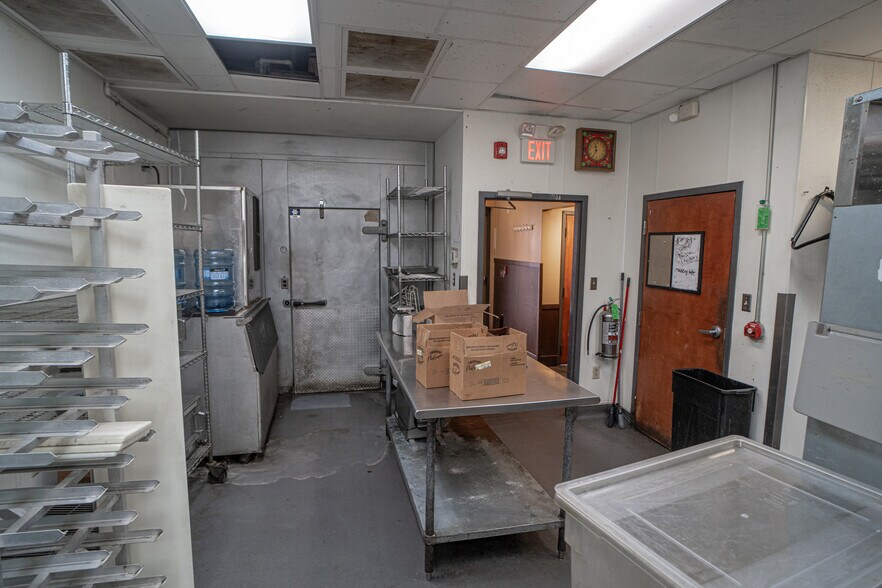 More Photos Of 406 South Ave, Springfield Storefront Retail Office For Lease