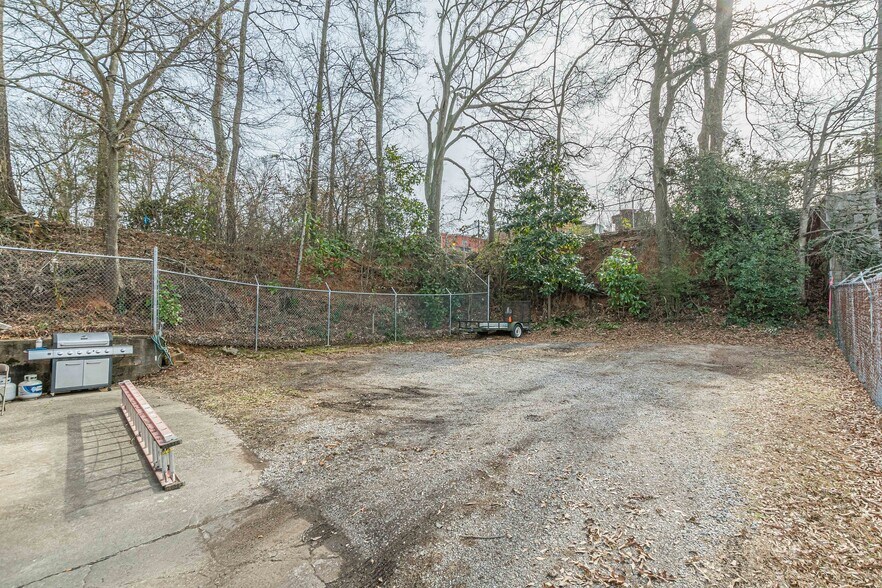 More Photos Of 614 King Arnold St, Hapeville Storefront Retail Office For Sale