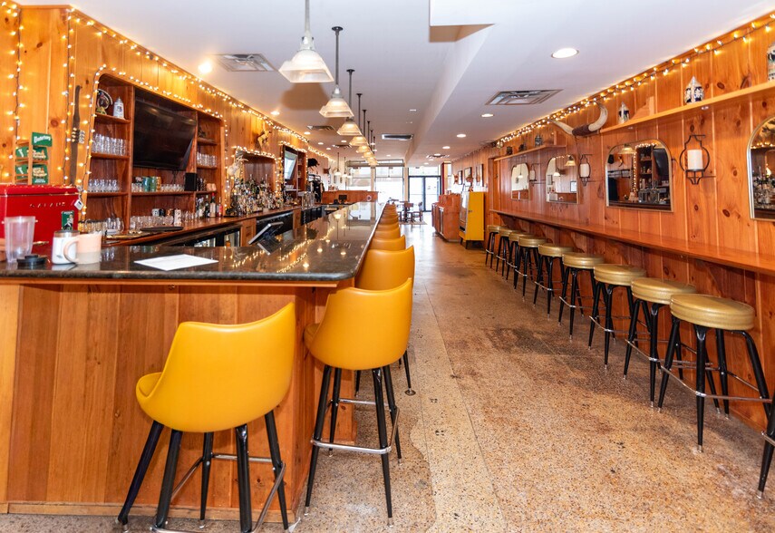 More Photos Of 5800 York Rd, Baltimore Restaurant For Sale