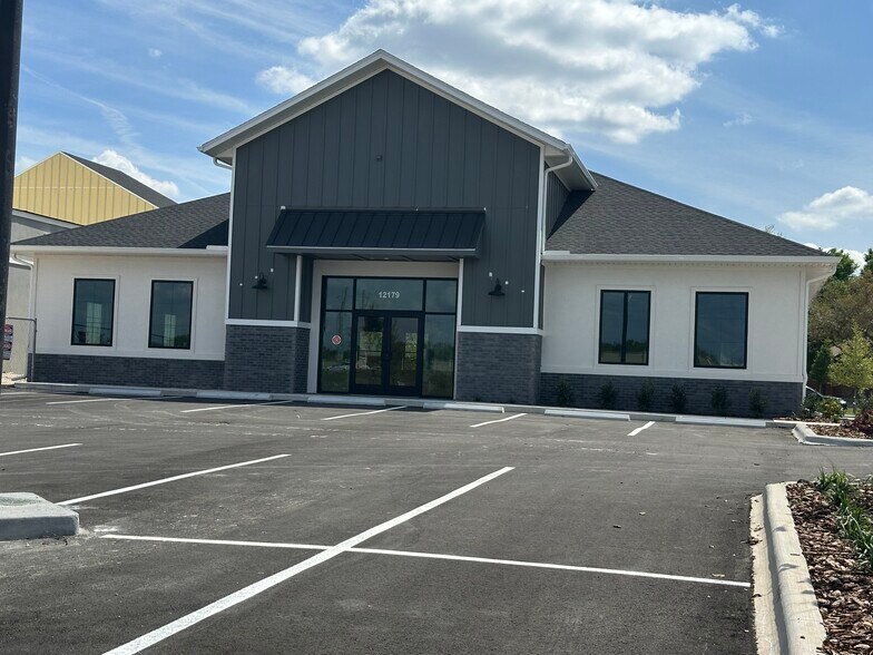 More Photos Of 12179 W Stoneybrook Pky, Winter Garden General Retail For Lease