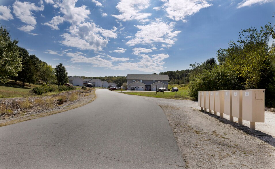 More Photos Of 24890 Scenic Dr, Waynesville Apartments For Sale