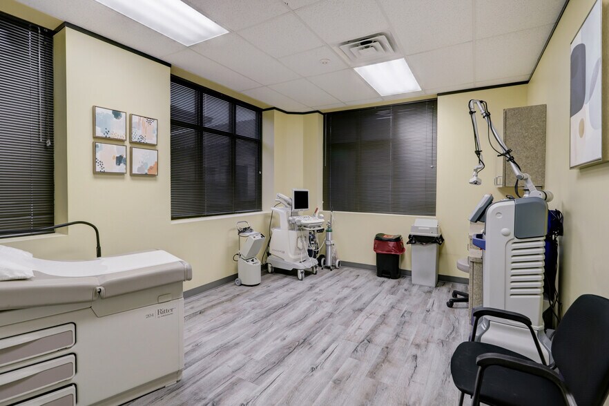 More Photos Of 19701 Kingwood Dr, Kingwood Medical For Sale