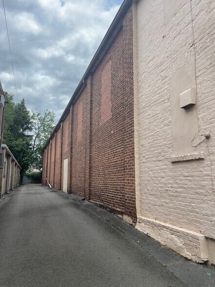 More Photos Of 12-14 Coryell 12-14 Coryell, Lambertville Light Distribution For Lease