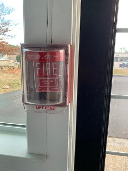 More Photos Of 1049 Tiogue Ave, Coventry Showroom For Lease