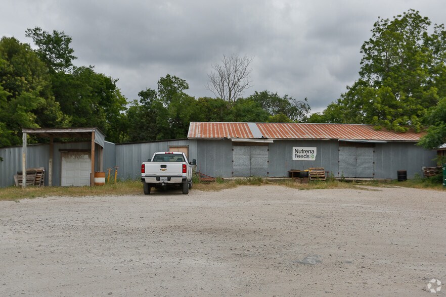More Photos Of 305-323 N Main St, Boerne Storefront Retail Office For Lease
