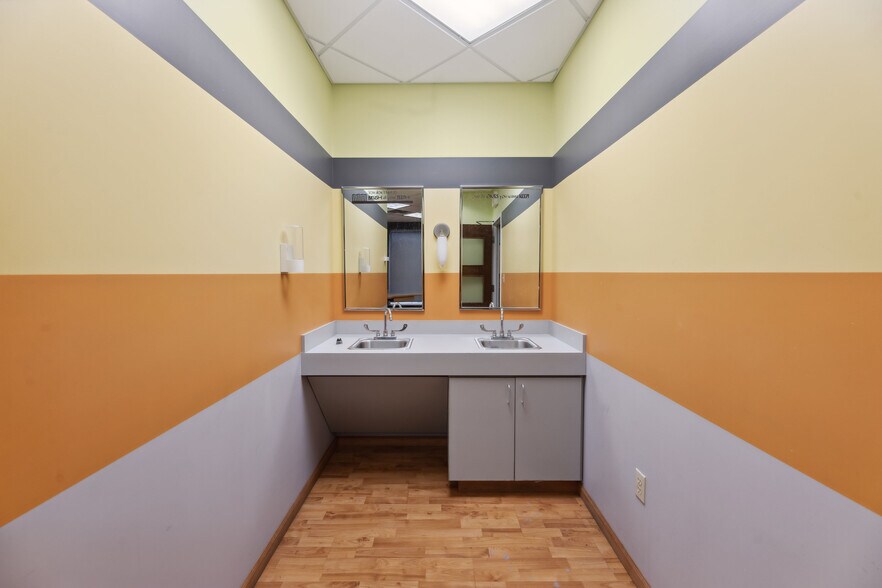 More Photos Of 9403 Kenwood Rd, Blue Ash Medical For Lease