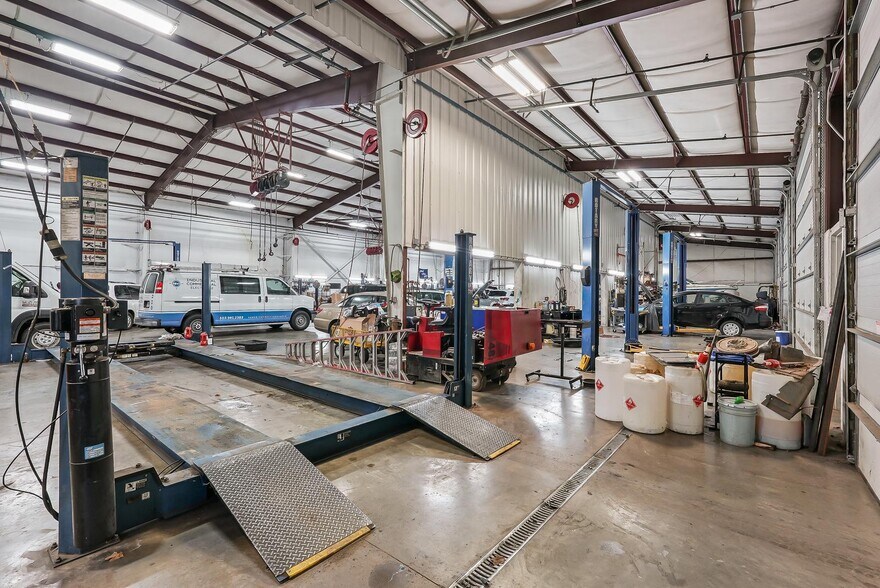 More Photos Of 555 N Pacific Hwy, Woodburn Auto Repair For Sale