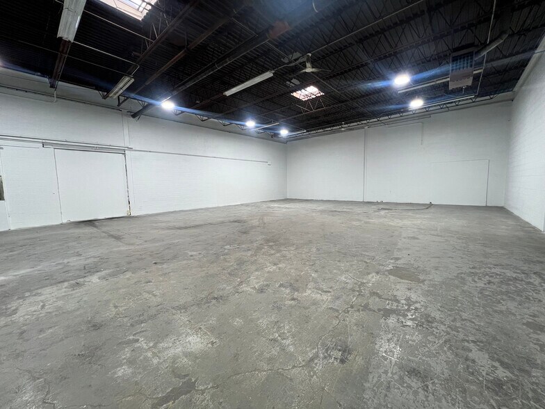 More Photos Of 858-889 N Central Ave, Wood Dale Warehouse For Lease