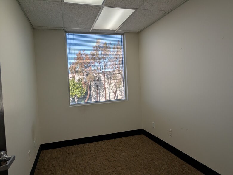 More Photos Of 27002 Vista Terrace, Lake Forest Manufacturing For Lease