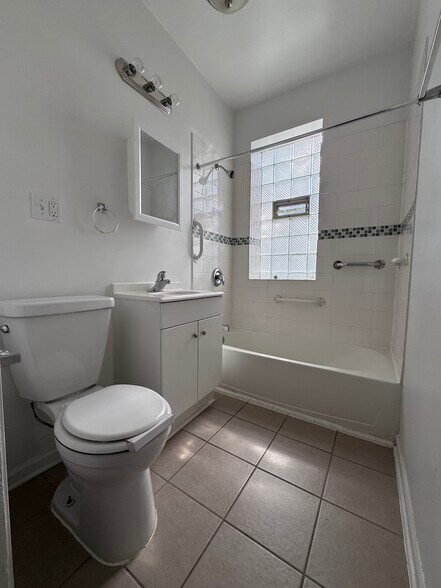 More Photos Of 7308 S Crandon Ave, Chicago Apartments For Sale