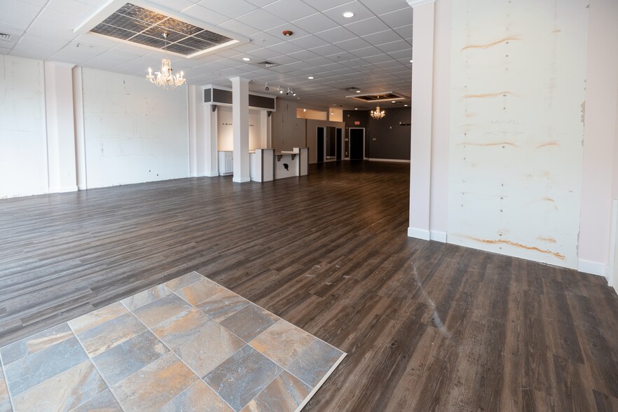 More Photos Of 627 S Wright St, Champaign General Retail For Lease