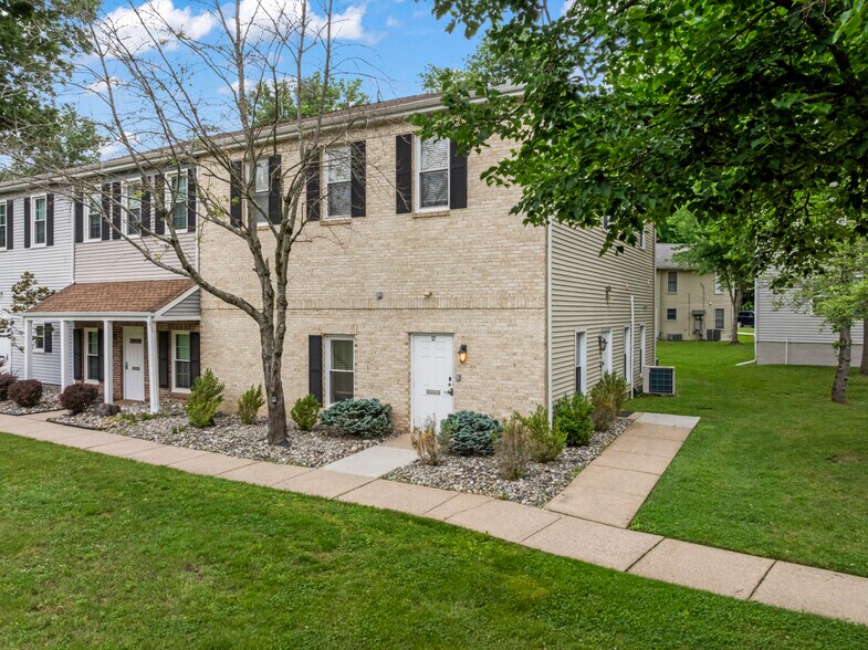 Primary Photo Of 32 Jefferson Plz, Princeton Medical For Sale