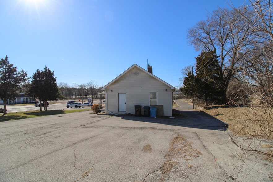 More Photos Of 7853 Olive Blvd, University City Office Residential For Sale