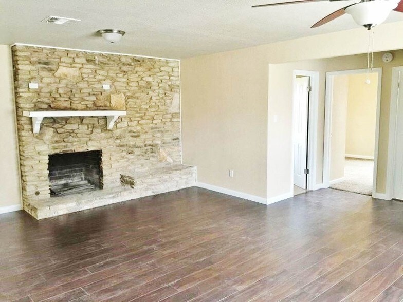 More Photos Of 207 N 10th St, Gatesville Specialty For Sale