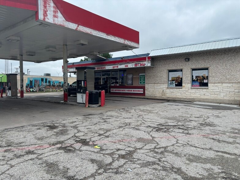 Primary Photo Of 5617 Mccart Ave, Fort Worth Service Station For Lease