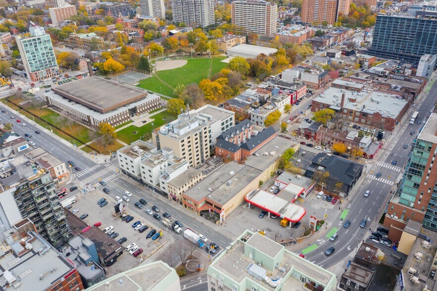 More Photos Of 135 Jarvis St, Toronto Hotel For Sale