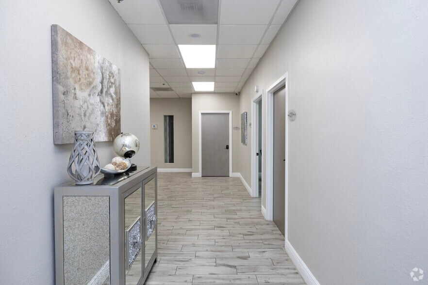 More Photos Of 1211 Tech Blvd, Tampa Manufacturing For Lease