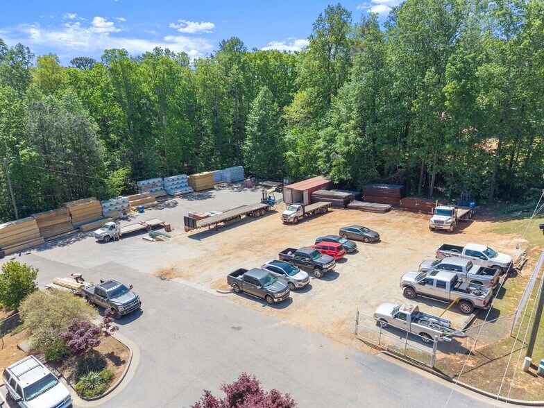 More Photos Of 3917 Old Flowery Branch Rd, Oakwood Flex For Lease
