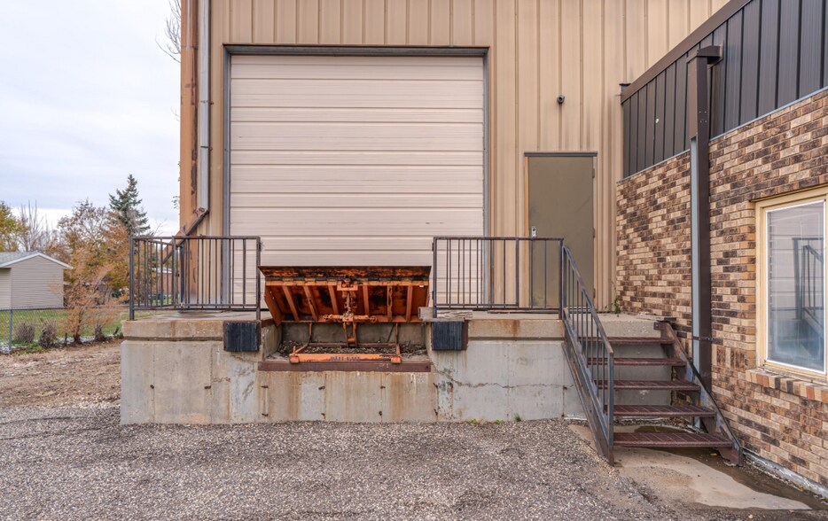 More Photos Of 1100 Basin Ave, Bismarck Flex For Sale