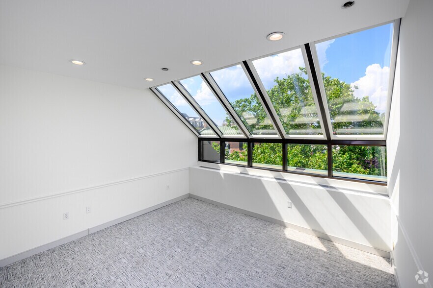 More Photos Of 600 Cameron St, Alexandria Office For Lease