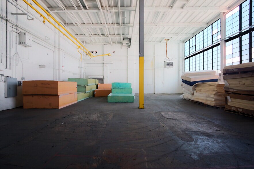 More Photos Of 3250 S Central Ave, Cicero Warehouse For Lease