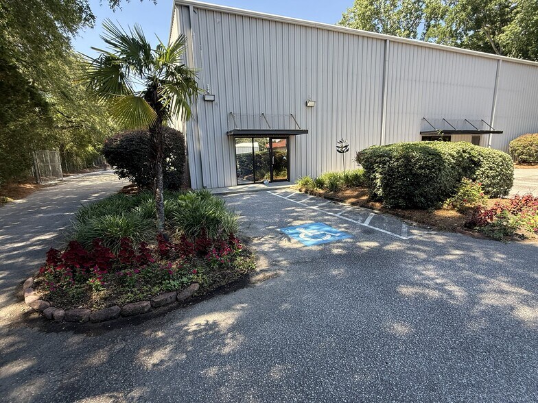 More Photos Of 1384 Remount Rd, Charleston Manufacturing For Lease